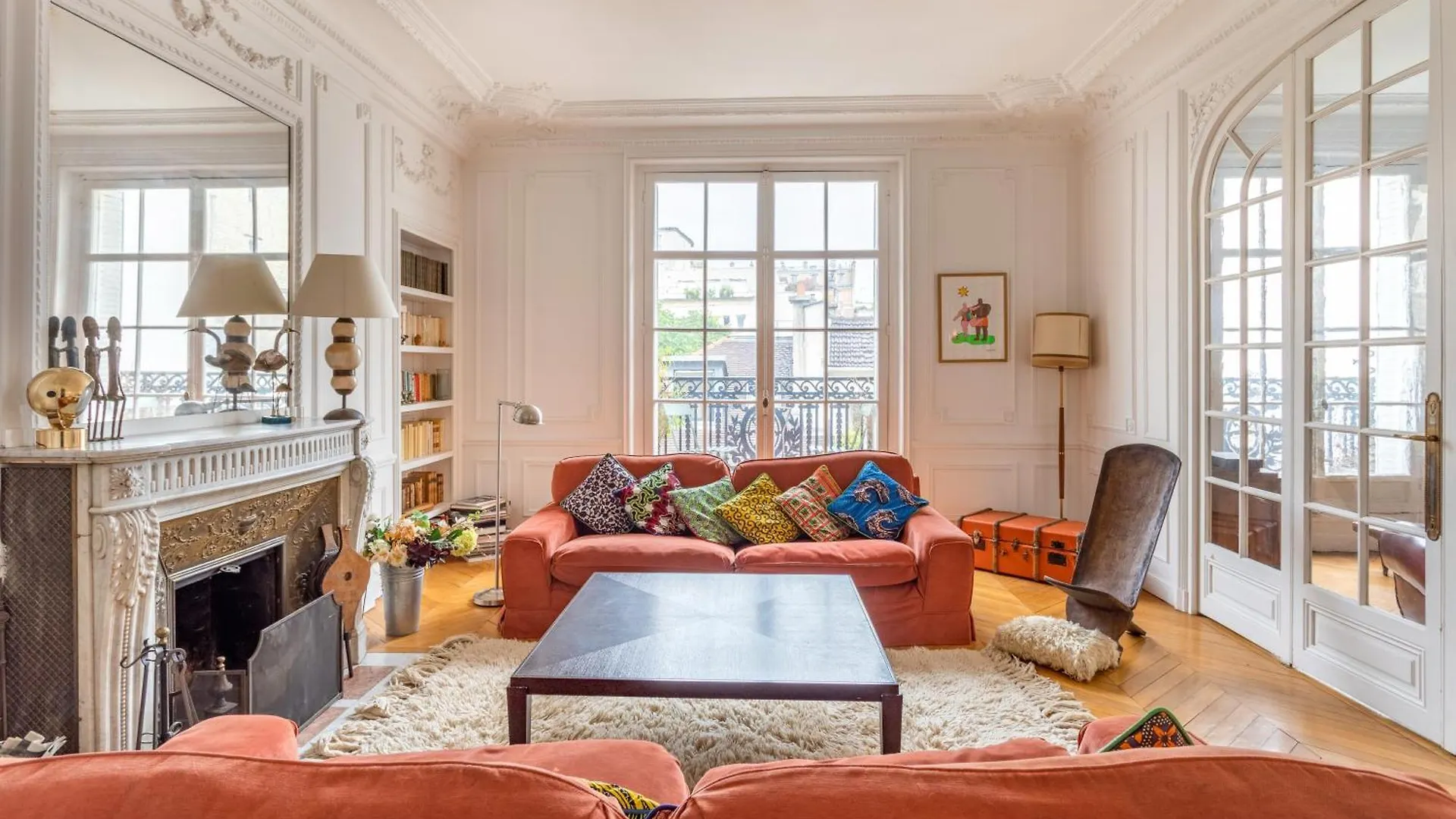 Luxurious Traditional French Style Near Eiffel Tower Paris